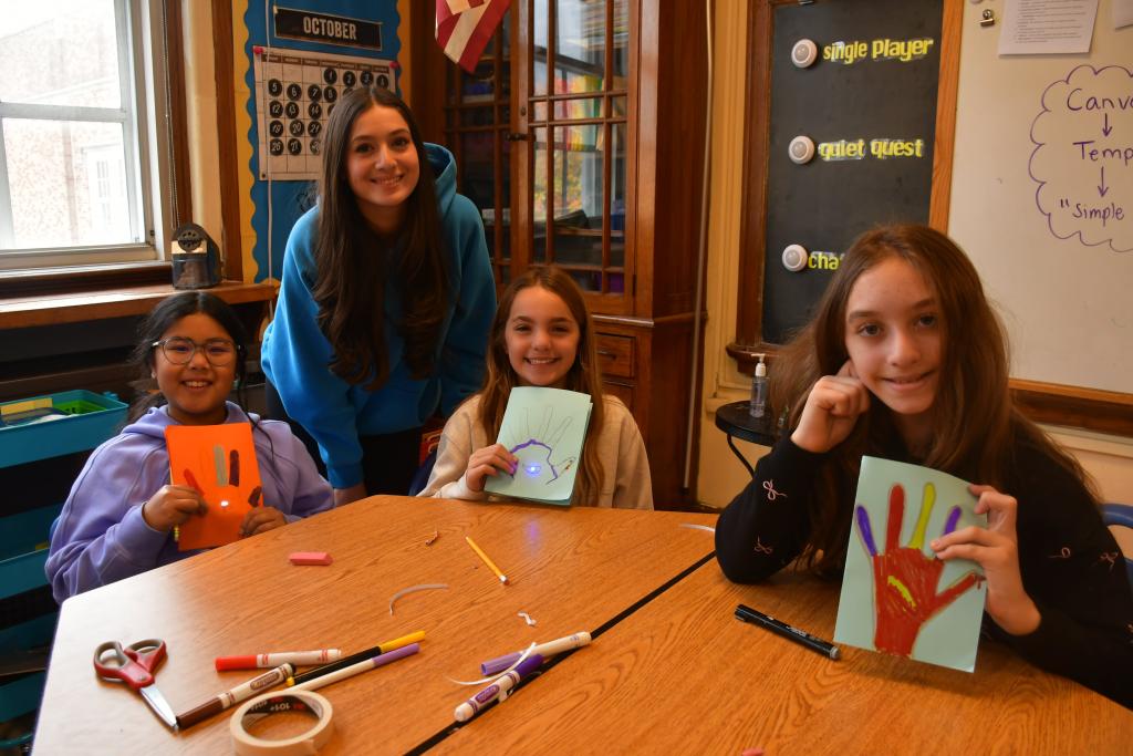 Garden City High School students guide fourth graders  in undefinedLight Up Hand Turkeysundefined project